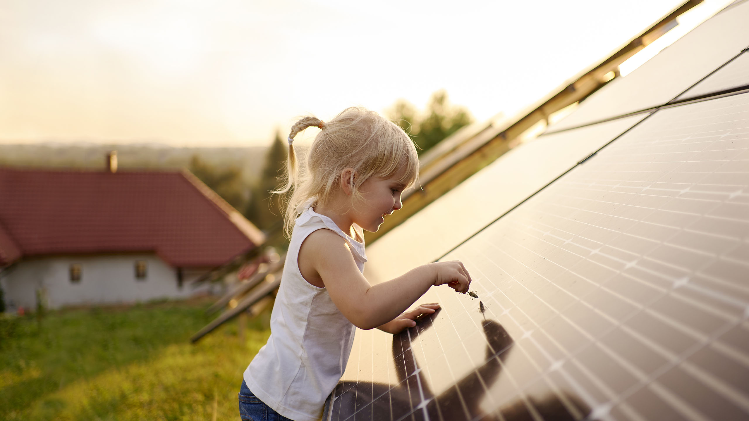 AXA Assurances Luxembourg : 4 bonnes raisons d'installer des panneaux photovoltaïques dès maintenant